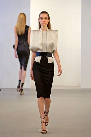 Look 16